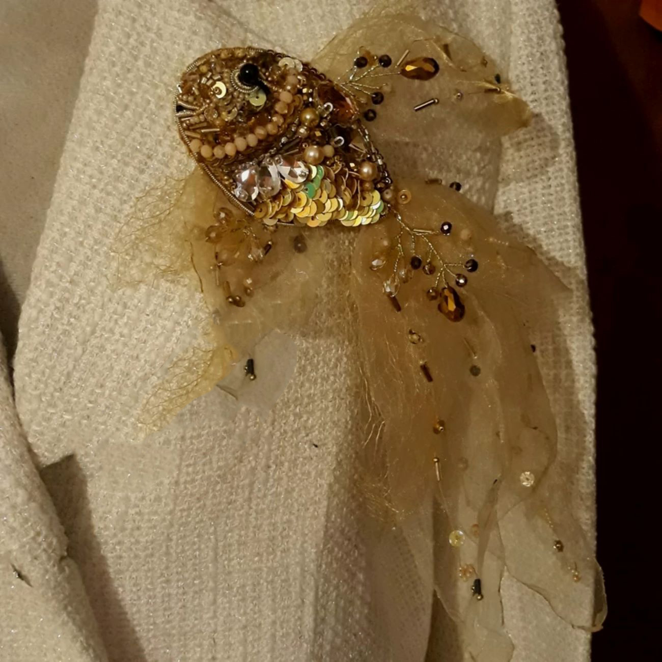 Whimsical Fish Brooch: Colorful and Playful Accessory