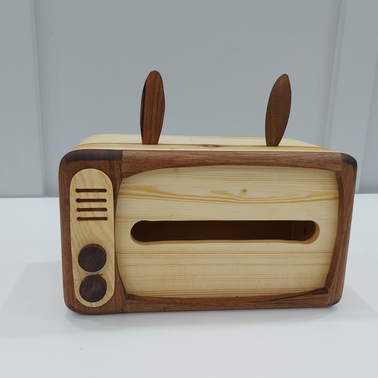 Decorative Wooden Tissue Cover with Vintage TV Design