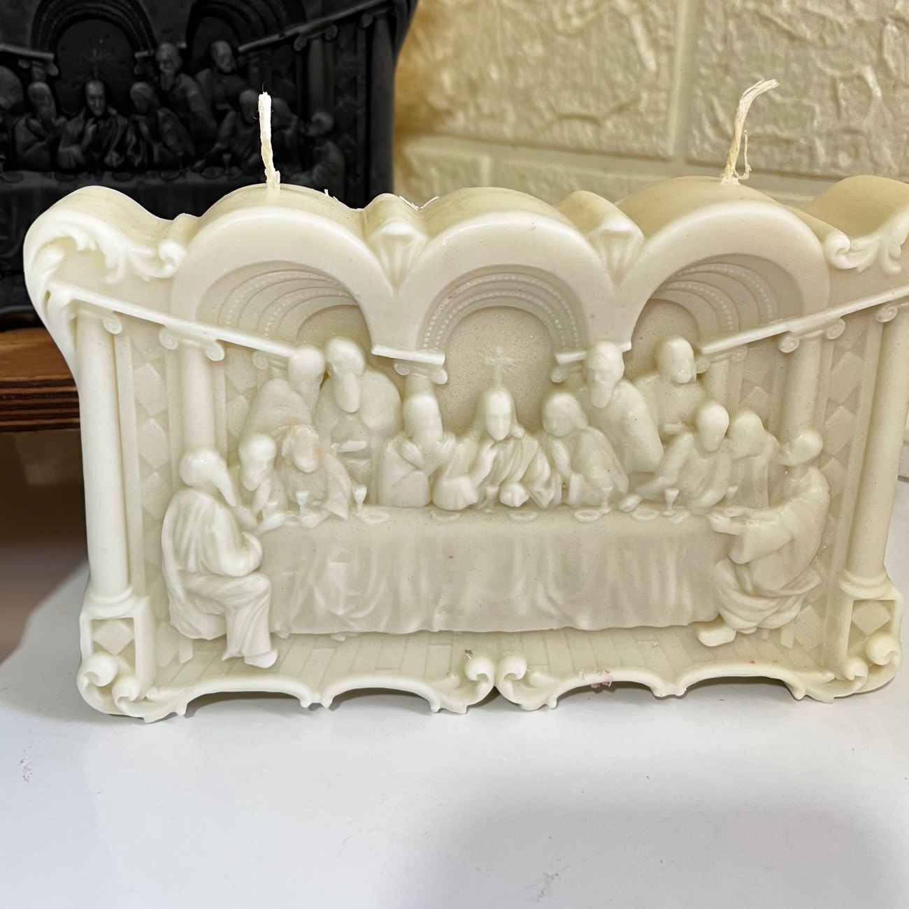 Artistic Last Supper Candle Statue – Light and Inspiration in One