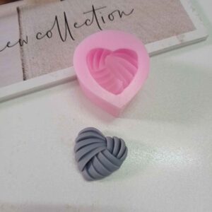 Cute & Compact – The Best 3D Mini Heart Candle Mold for Handmade Gifts