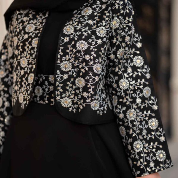 Hand-Embroidered Short Coat – This Handmade Manto Ideal for Summer
