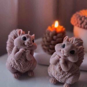 Handcrafted Squirrel Candle – Sweet & Cozy Décor – Suitable for Gifts and Home Decor