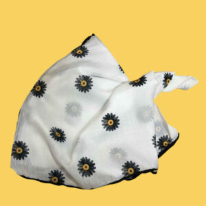 Mini Headscarf with Beautiful Chamomile Print – Elegant & Fresh
