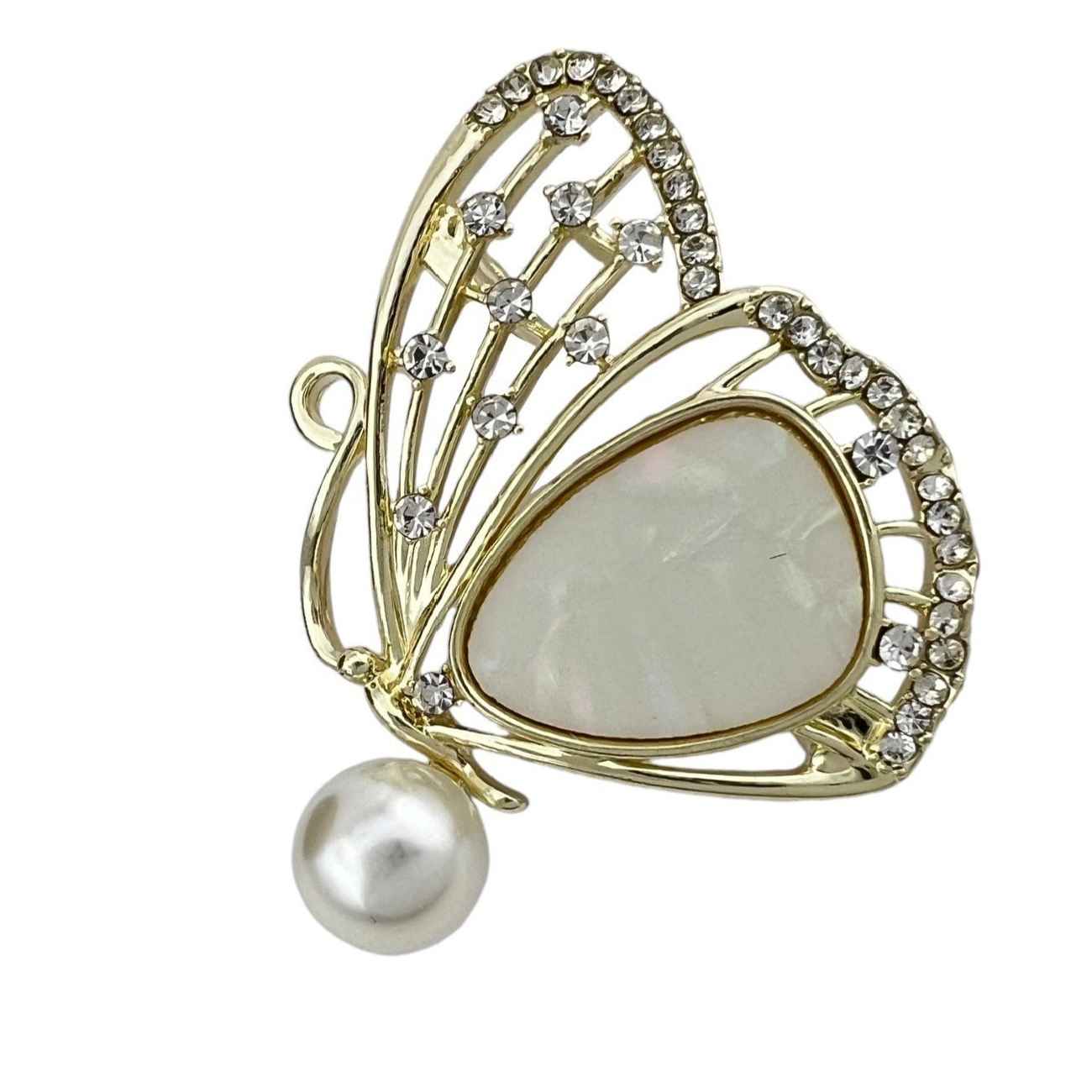 Butterfly-Shaped Golden Brooch – A Sparkling Symbol of Transformation