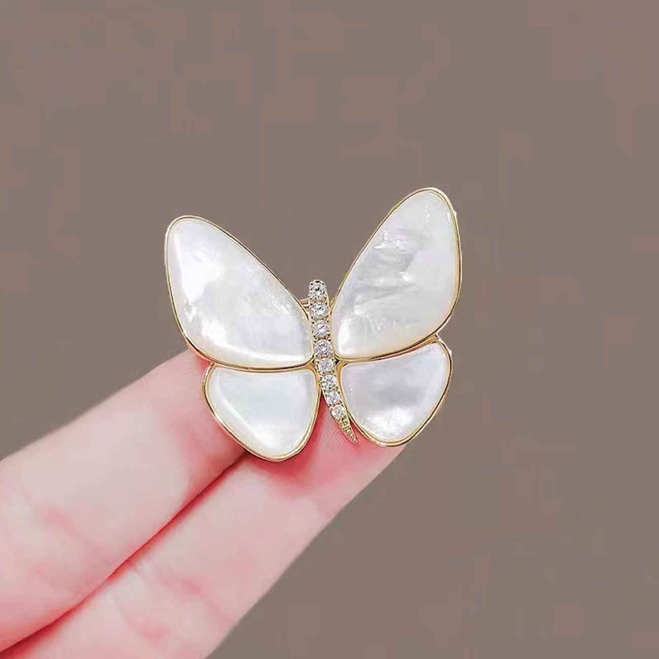 Elegant White Butterfly Brooch – Delicate & Timeless Accessory