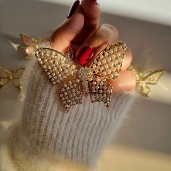 Luxury Golden Butterfly Brooch – Sparkle That Turns Heads