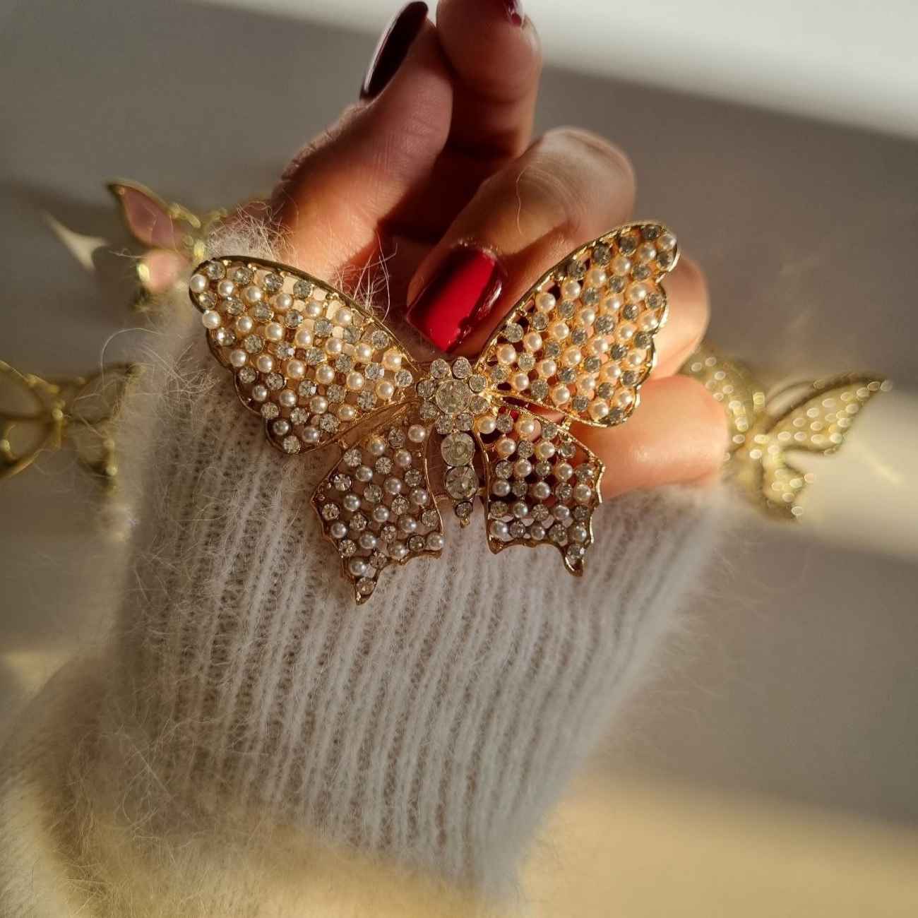 Luxury Golden Butterfly Brooch – Sparkle That Turns Heads