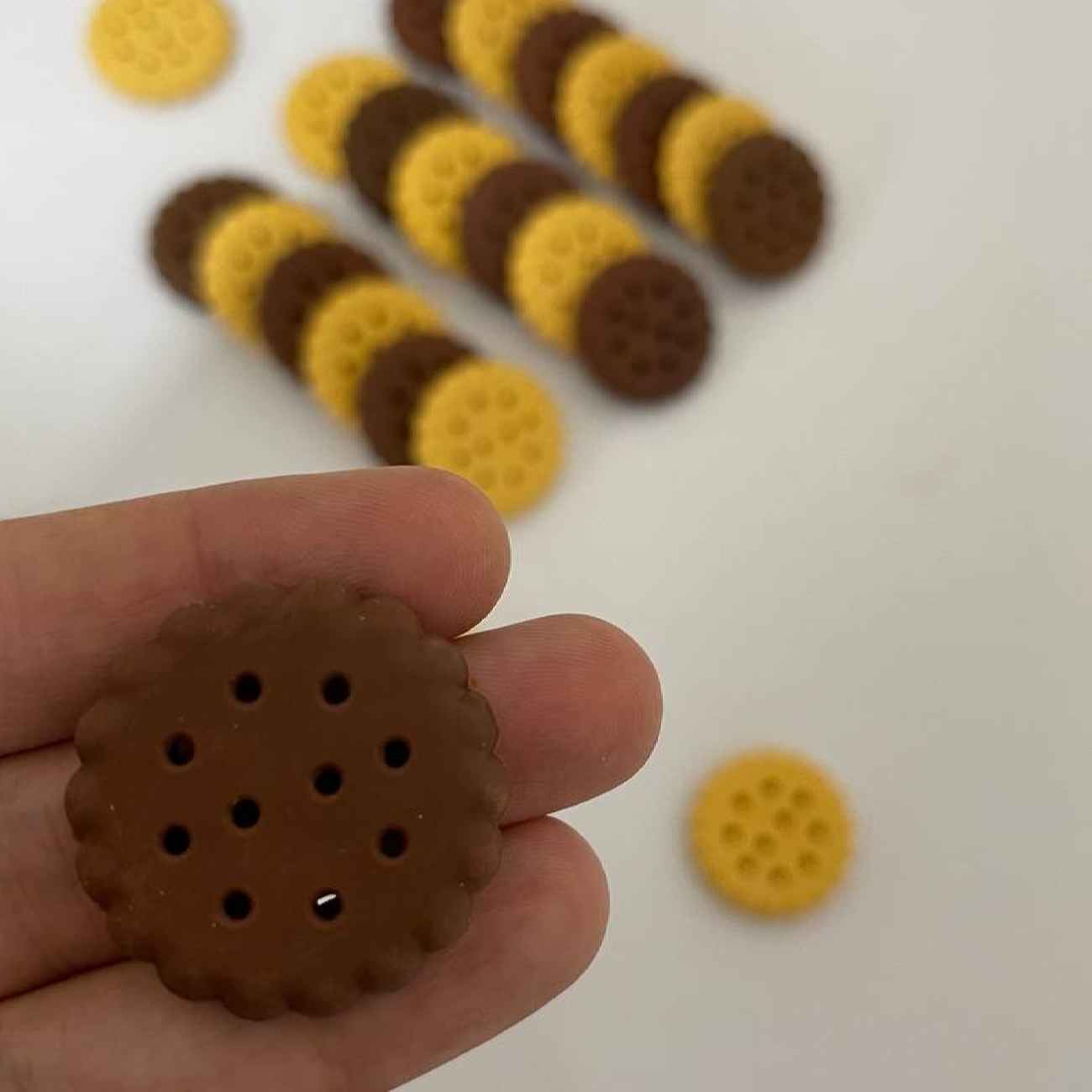 Mini Cookie Eraser – Realistic Biscuit Design for Kids & Collectors(x5)