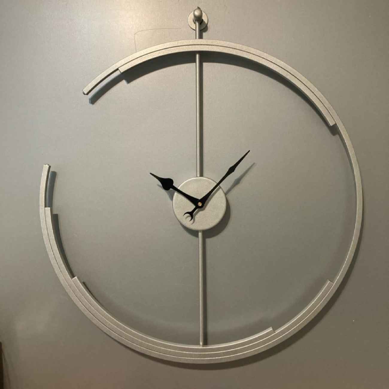 Modern Metal Wall Clock with Crescent Moon Design – Elegant & Unique