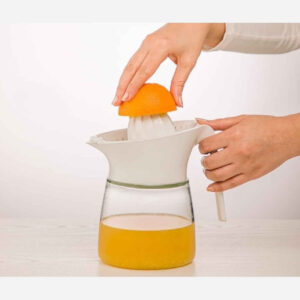 Pastel Pink Hand Juicer – Plastic Manual Citrus Press for Daily Use