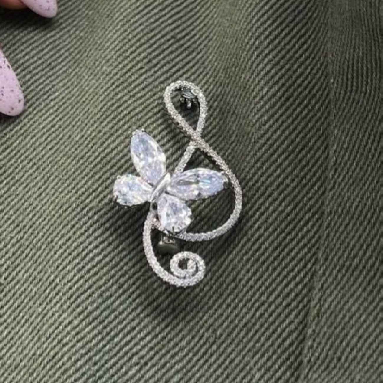Silver Butterfly-Shaped Brooch – Symbol of Transformation and Beauty