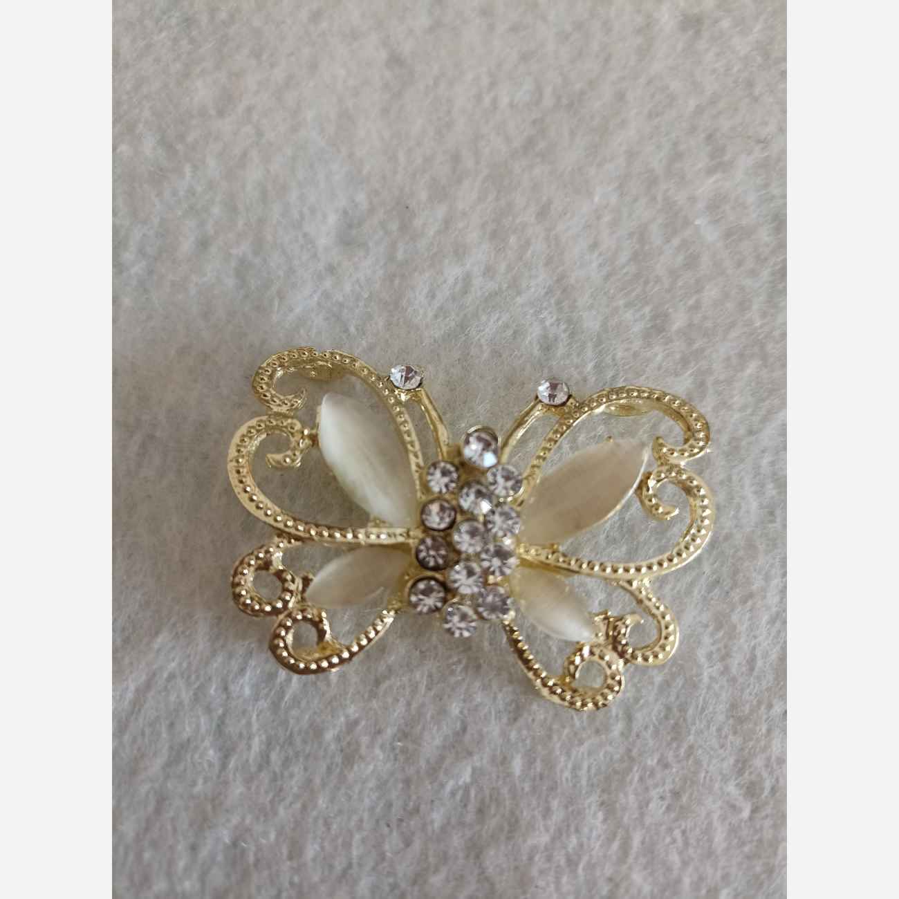 Stunning Golden Butterfly Pin – Perfect Gift for Women Who Love Unique Jewelry