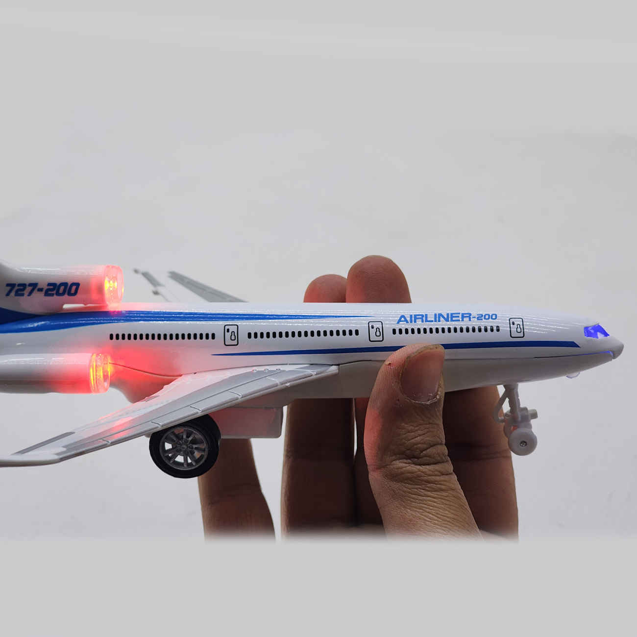 Airline200 Die-Cast Airplane Toy – Realistic Sounds & Smooth Movement & Durable Design