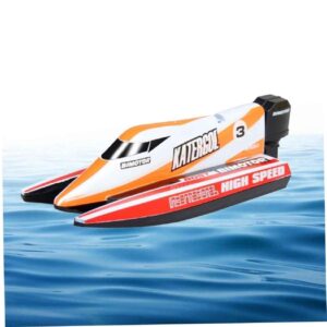 Compact Green Remote-Controlled Toy Boat – Waterproof Easy to Use – Palm-Size Design for Water Play