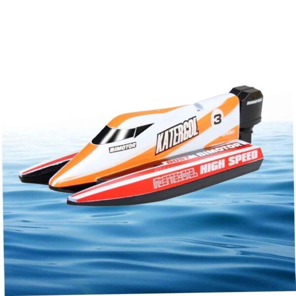 Compact Green Remote-Controlled Toy Boat – Waterproof Easy to Use - Palm-Size Design for Water Play (2)