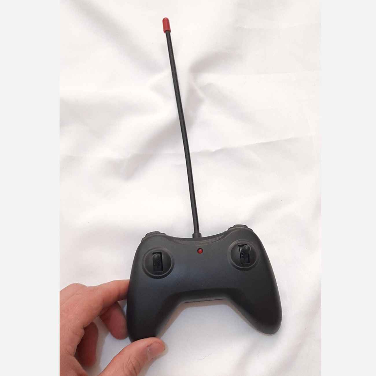 Green Remote-Controlled Waterproof Toy Boat – 4-Channel Radio Control for Water Play