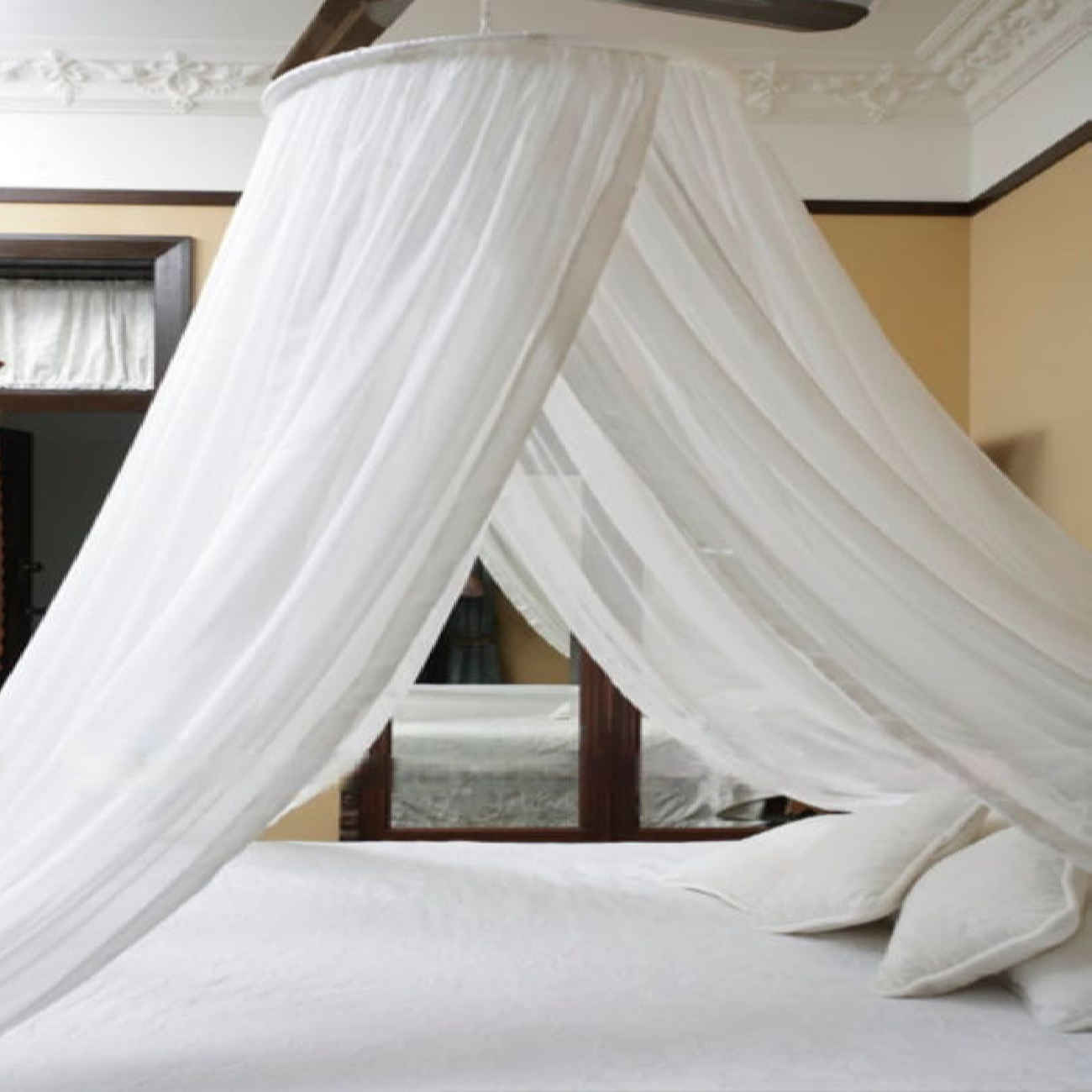 Sky Bed Canopy – Lightweight Chiffon Sheer Fabric for a Calm and Charming Bedroom