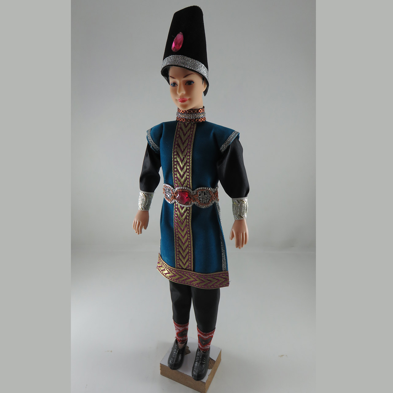 Traditional Persian Figurine Doll Set – Bride & Groom in Regional Attire | Nowruz, Yalda & Cultural Home Decor