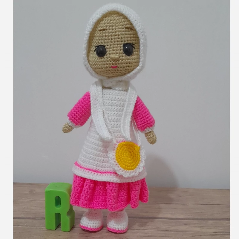 Handwoven Amigurumi Crochet Hijab Doll – Girl With Removable Pink Outfit & Shoulder Bag | Toy for Taklif Ceremony