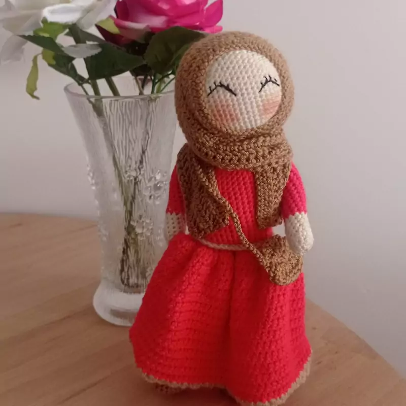 Amigurumi Handwoven Hijabi Crochet Doll – Girl with Black Chador | Standing Toy with Removable Accessories