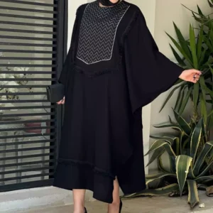 Black Closed-Front Women’s Abaya with Flared Sleeves and a Zigzag Patterned Inlay