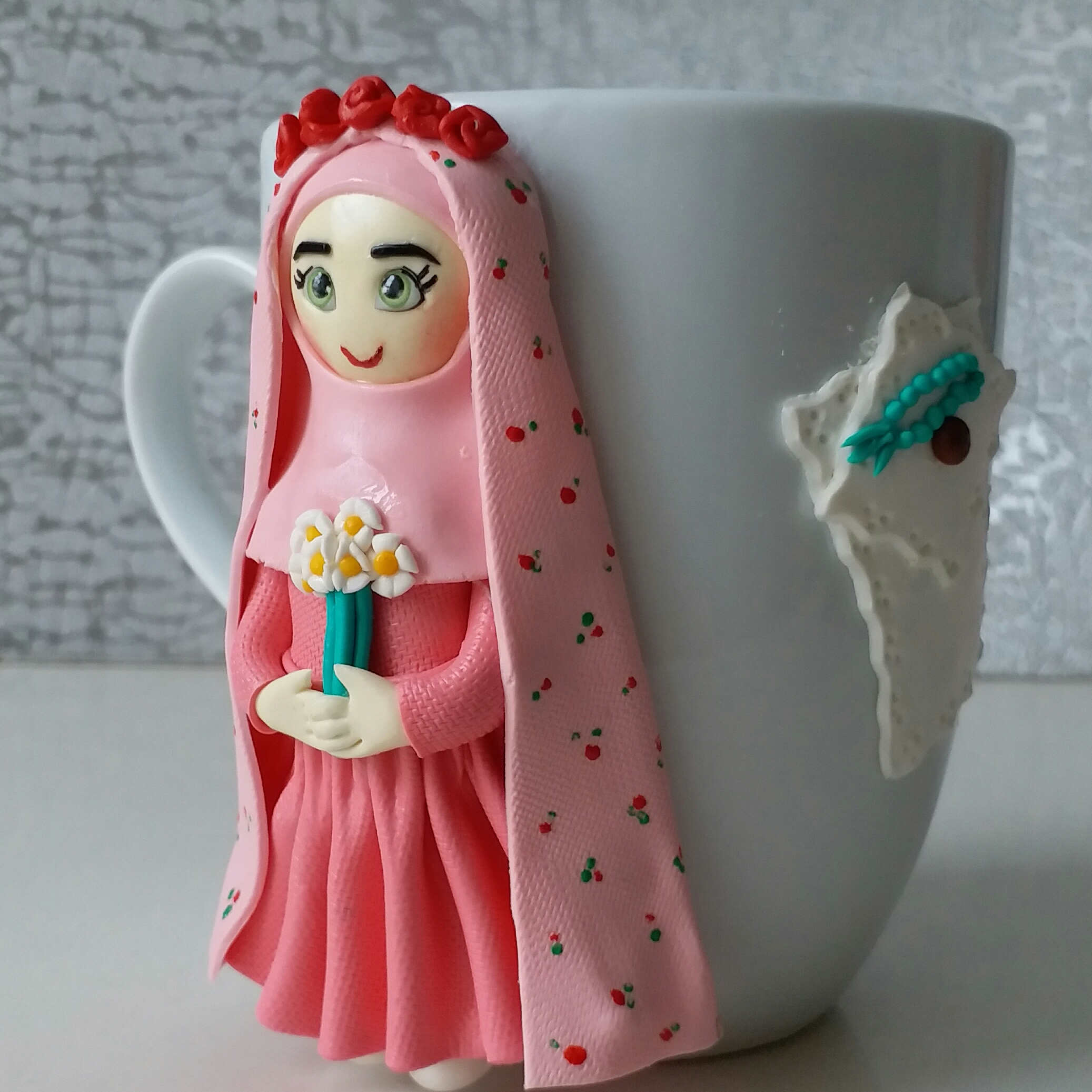 Handcrafted Ceramic Mug with Muslim Girl Figurine – Elegant Polymer Clay Design for Daily Use & Gift Giving