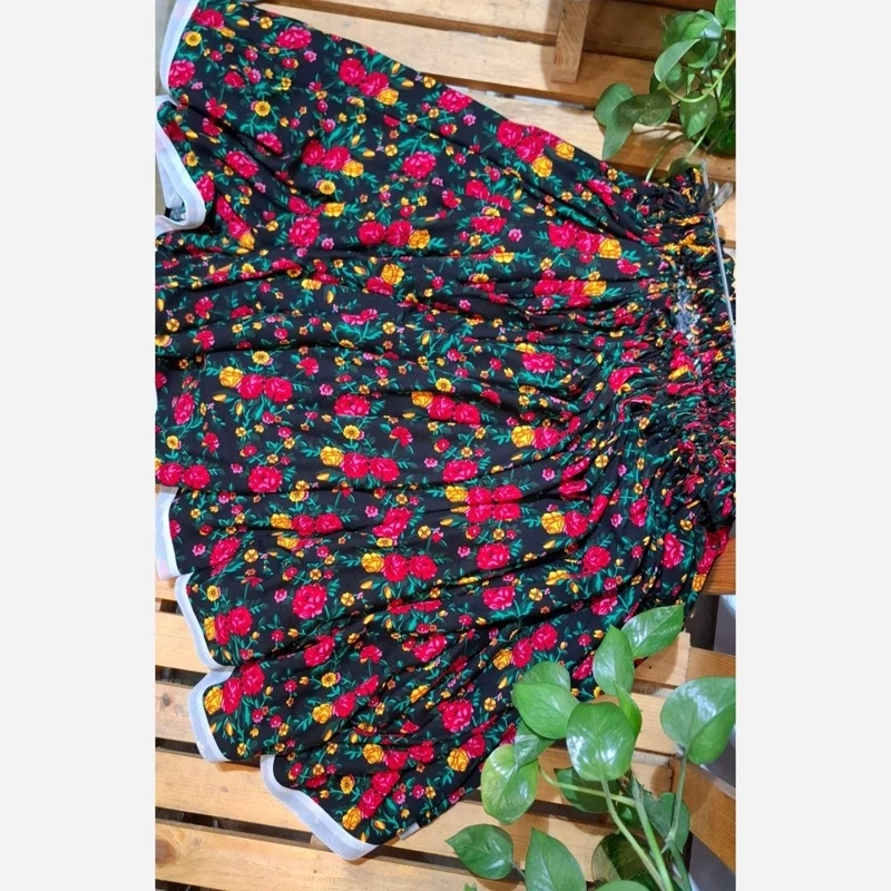 Traditional Mazandarani Short Pleated Floral Skirt – with Ribbon‑Embroidered Border