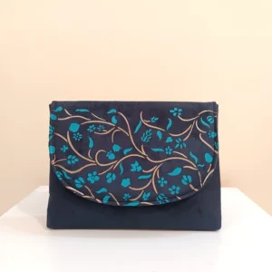 Hand-Painted Fabric Handbag with Floral Design – Adjustable Strap with Two Internal Pockets, Perfect for Gifting Loved Ones