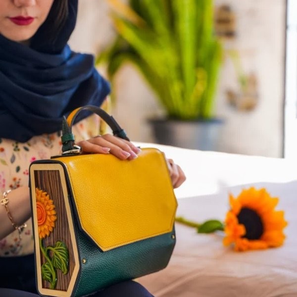 Handcrafted-Green-Yellow-Leather-Wood-Handbag-–-Sunflower-Pattern-Elegant-Shoulder-Bag-1
