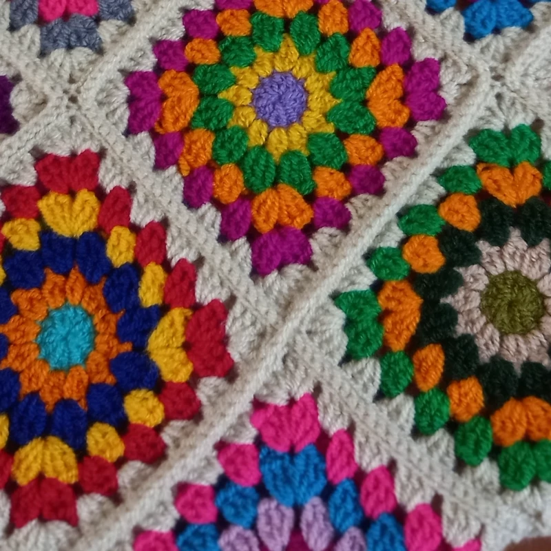 Handmade Crochet Floral Granny Square Shoulder Bag – Colorful Motif Design with Comfortable Straps