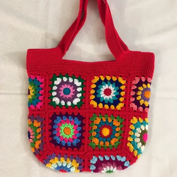 Handmade-Crochet-Shoulder-Bag-with-Colorful-Granny-Square-Motif-–-Comfortable-Straps-and-Open-Top2
