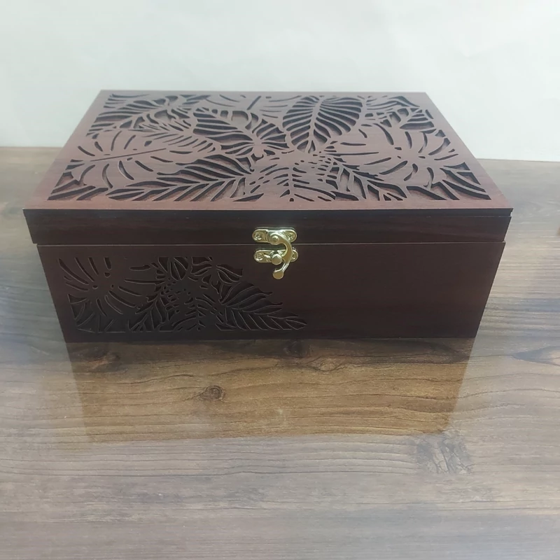 Premium Wooden Nut Gift Set – A Delightful Mix of Pistachios, Cashews, and Almonds