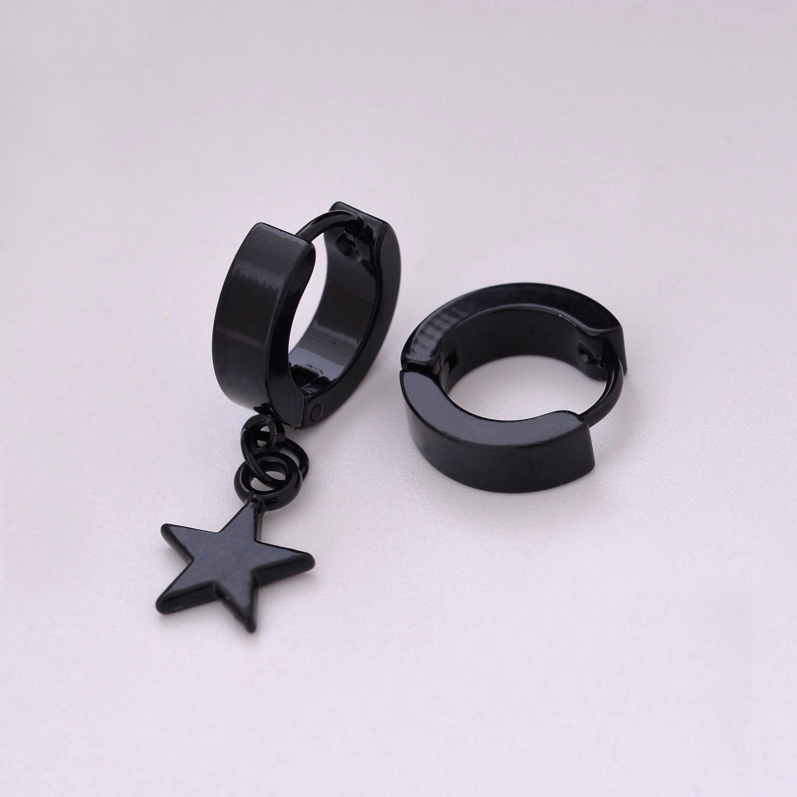 Stainless Steel Black Hoop Earrings with Star Charm – Asymmetric Minimal Dangle Pair