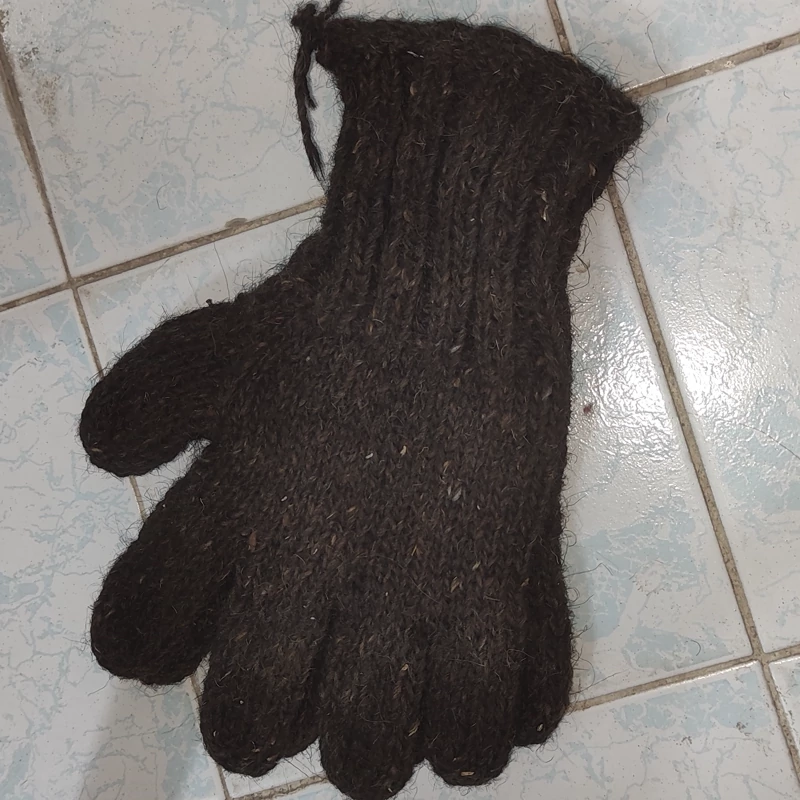 100% Natural Camel Wool Gloves – Warm & Breathable Hand Protection for Cold Weather