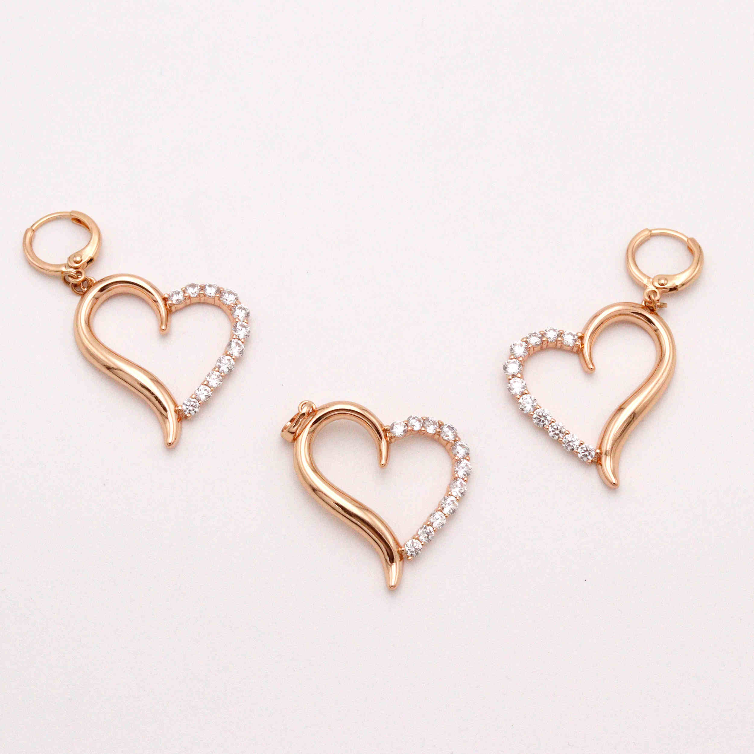 Half‑Set of Earrings & Pendant Necklace in Minimal Hollow Heart Design with Steel