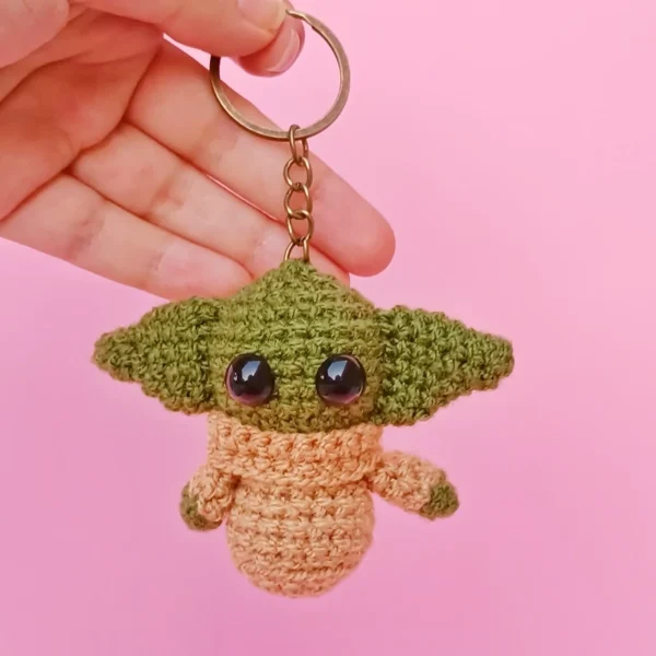 Handmade Crochet Baby Yoda Keychain – Soft Yarn Charm for Bag Hanging