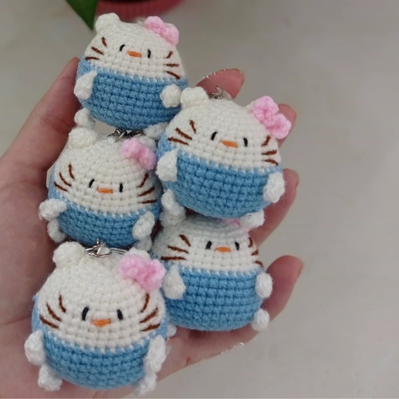 Handmade Crochet Kitty Keychain – Soft Yarn Bag Charm and Key Accessory