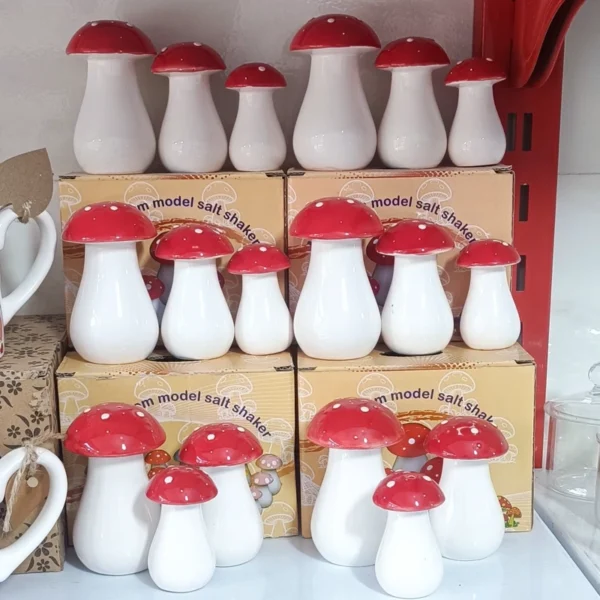 Ceramic-Mushroom-Salt-and-Spice-Shaker-Set-Three-Piece-Decorative-Kitchen-Accessory1