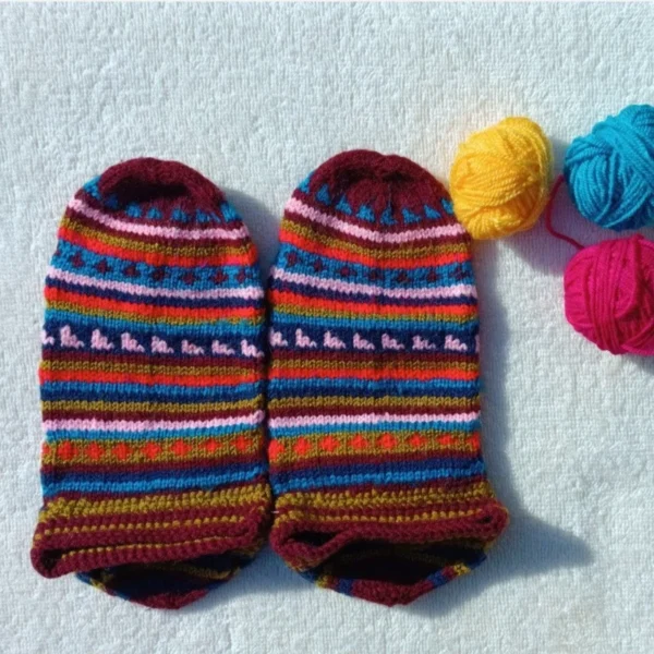 Hand-Knitted-Colorful-Wool-Socks-for-Women-–-Traditional-Multi-Color-Patterns-Soft-Durable-Suitable-for-Daily-Wear