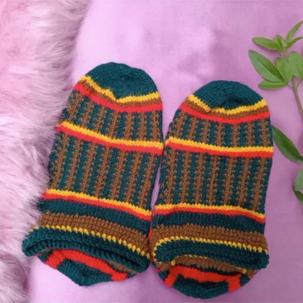 Hand-Knitted-Green-Wool-Socks-for-Women-–-Warm-Lightweight-Handcrafted-Traditional-Patterns-Perfect-for-Winter-Wear