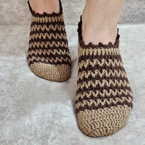 Hand-Knitted Patterned Women’s Socks – Cozy, Warm Knit Footwear in Cream and Brown, Comfortable Indoor Wear for Home