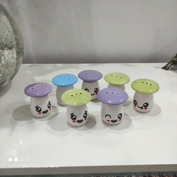 Handcrafted Ceramic Mushroom Salt Shaker – Fun Decorative Kitchen Accessory for Salt, Pepper, and Spice Seasoning