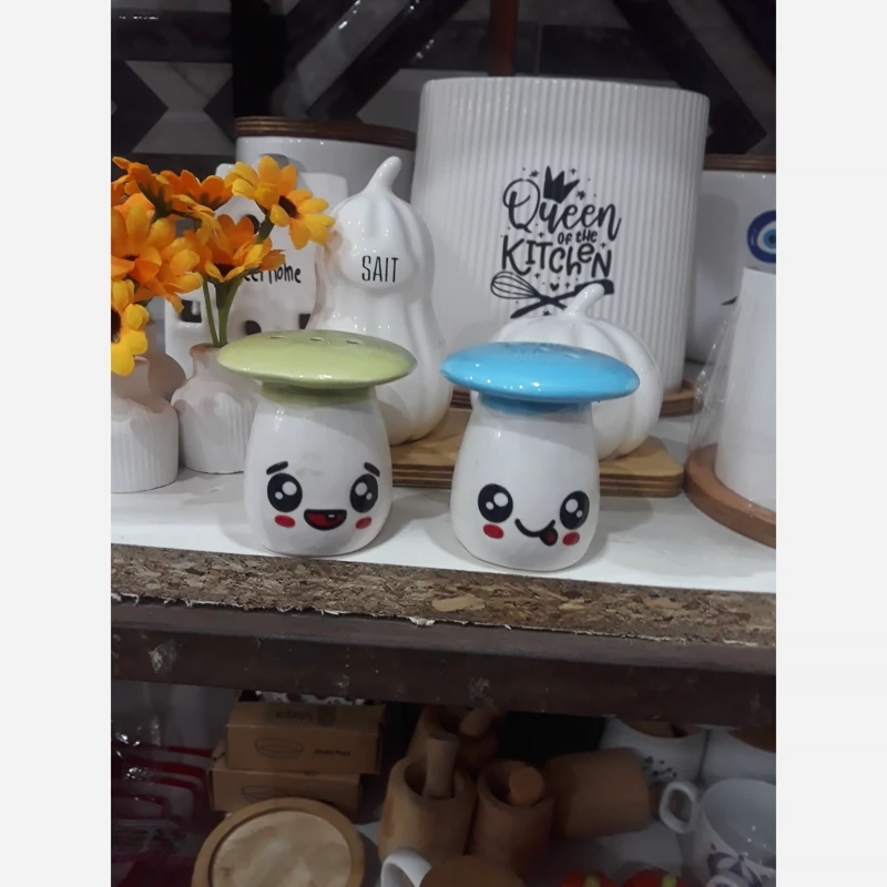 Handcrafted Ceramic Mushroom Salt Shaker – Fun Decorative Kitchen Accessory for Salt, Pepper, and Spice Seasoning