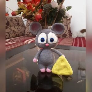 Handmade Crochet Mouse Holding Cheese – Cute Plush Amigurumi Toy for Kids, Babies & Nursery Decor