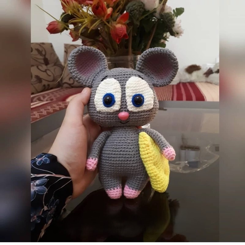 Handmade Crochet Mouse Holding Cheese – Cute Plush Amigurumi Toy for Kids, Babies & Nursery Decor